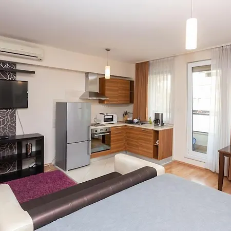 Flat On Corvin Promenade With Big Balcony Lägenhet *