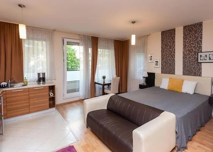 Flat On Corvin Promenade With Big Balcony Apartamento